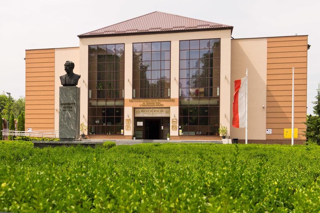 Pokoje Goscinne W Centrum Kultury Wsi Polskiej Wierzchoslawice Dış mekan fotoğraf