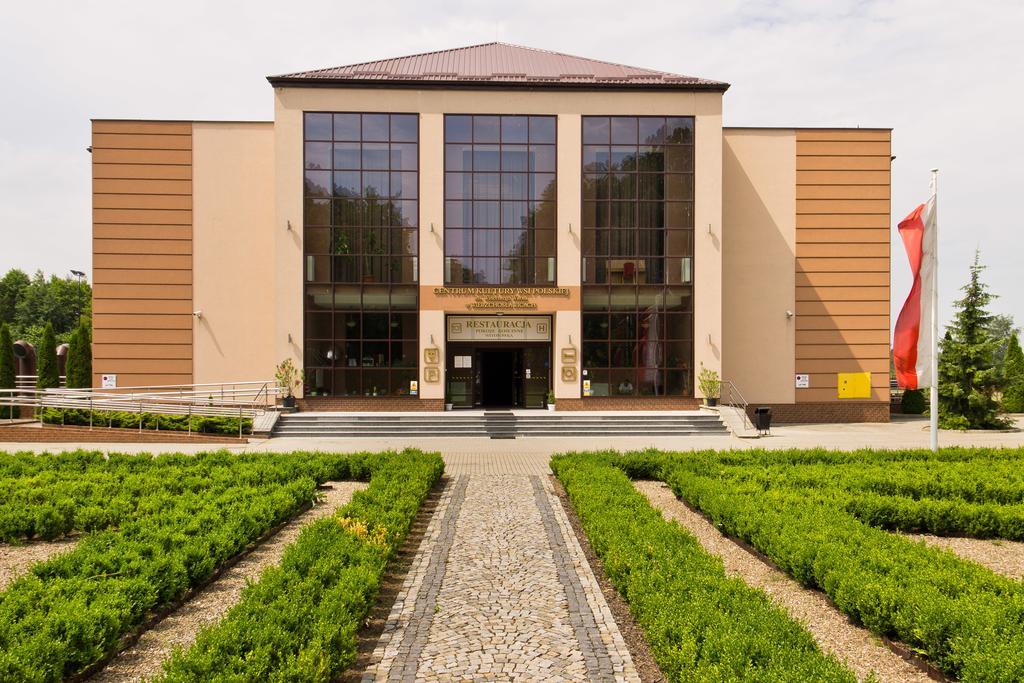 Pokoje Goscinne W Centrum Kultury Wsi Polskiej Wierzchoslawice Dış mekan fotoğraf